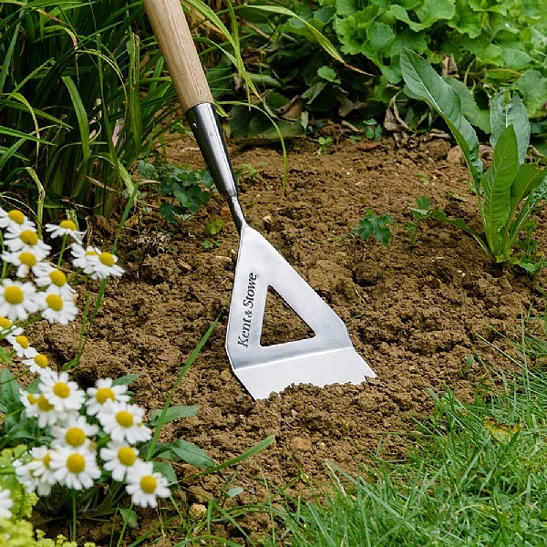 Kent & Stowe Stainless Steel Long Handled Dutch Hoe 4 Kent & Stowe Stainless Steel Long Handled Dutch Hoe - Image 2