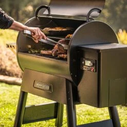 Traeger Ironwood 885 Wood Pellet BBQ Grill -Outdoor Garden Care 1140955 7