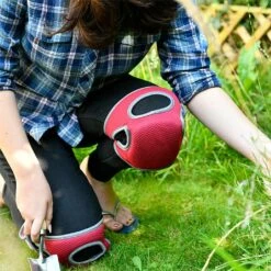 Burgon & Ball Sangria Kneelo® Knee Pads -Outdoor Garden Care 1171504 3