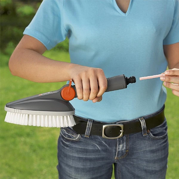 Gardena Hand-Held Scrubbing Brush 4 Gardena Hand-Held Scrubbing Brush - Image 2