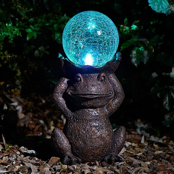 Smart Solar Gazing Frog Statue 4 Smart Solar Gazing Frog Statue - Image 2